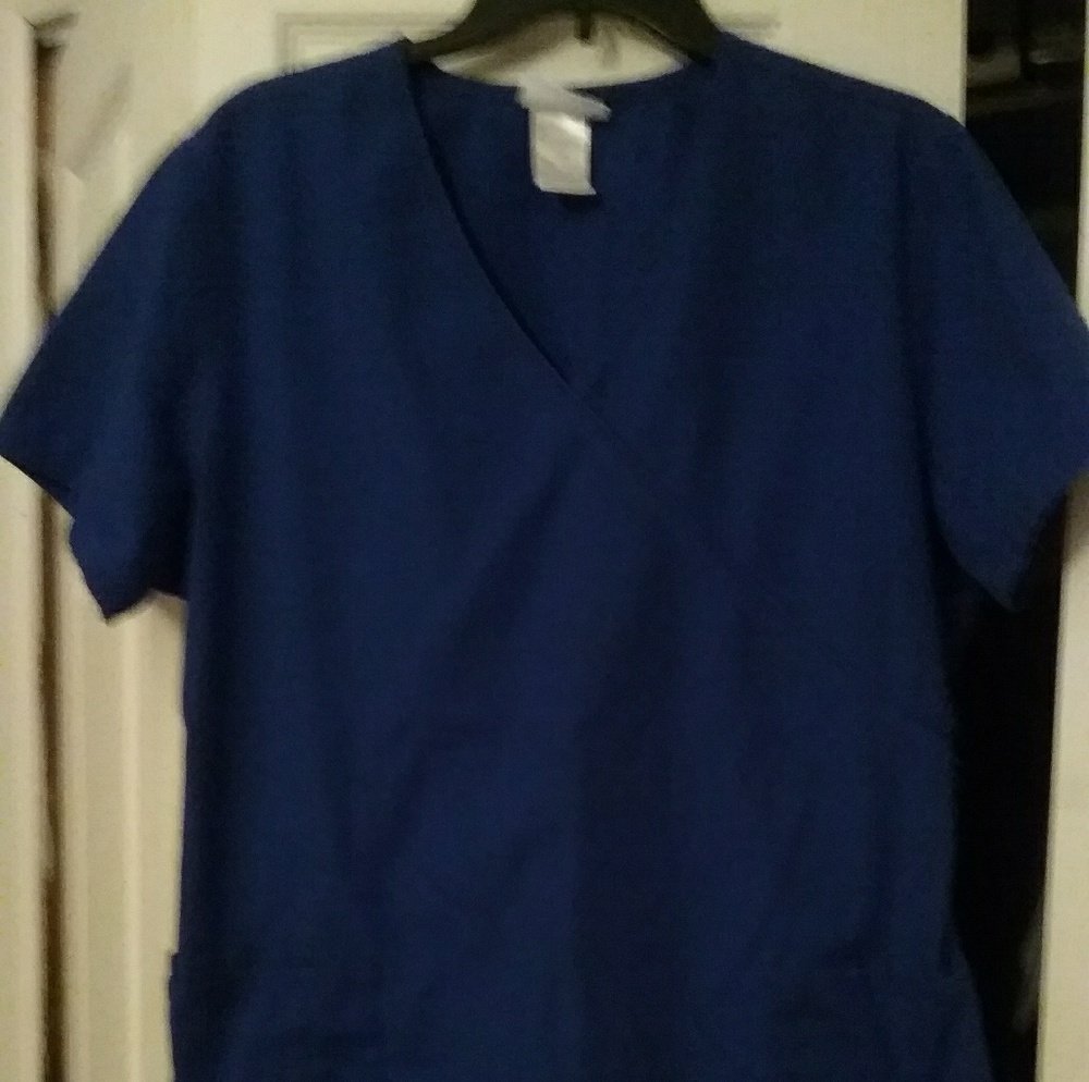 Scrub top ❤